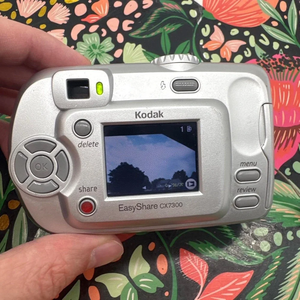 Kodak EasyShare CX7300 Digital Camera – Compact Point-and-Shoot Camera